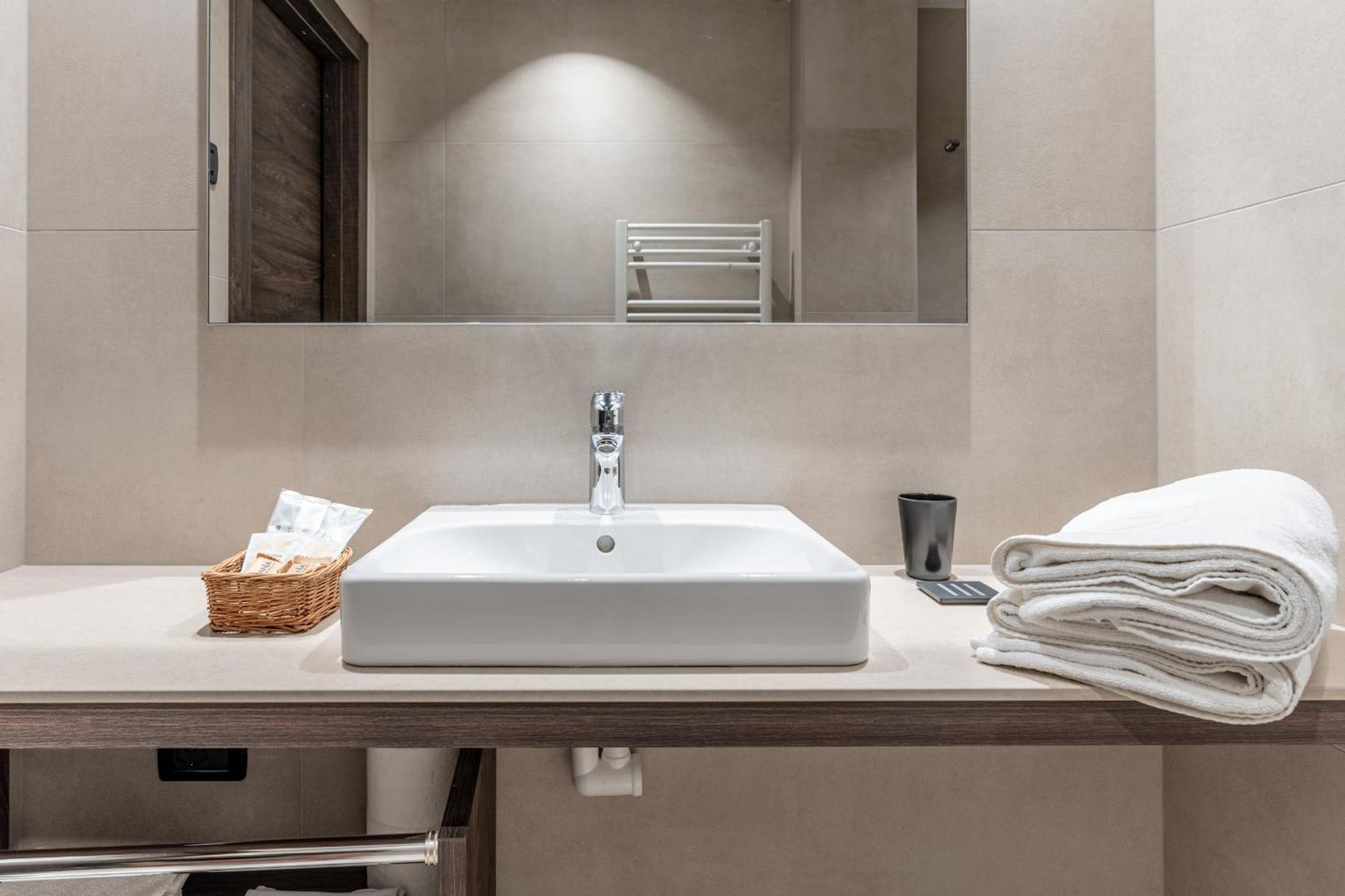Hotel Ariston เลวิโกแตร์เม ภายนอก รูปภาพ